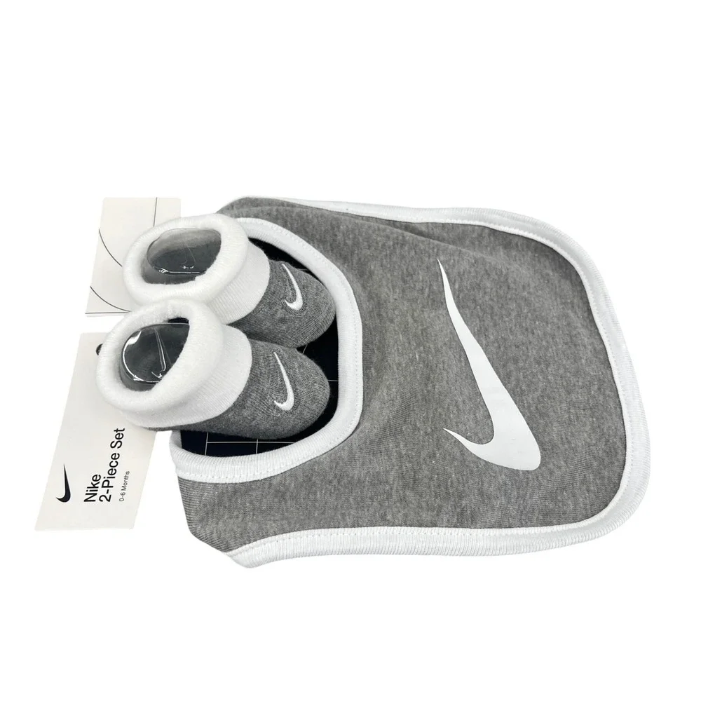 Nike Bib and Booties 2-Piece Set Baby 0-6M Grey White Swoosh‎ NEW